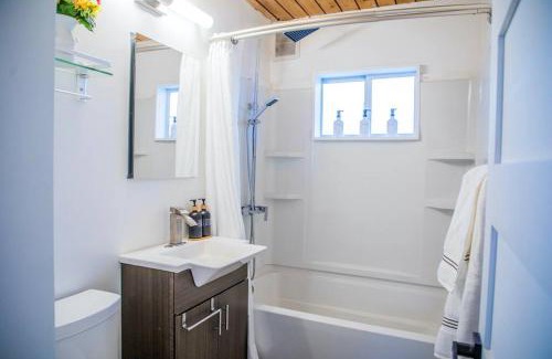 Government Hill Apartment | Cozy 3B with Yard 2 min to Downtown