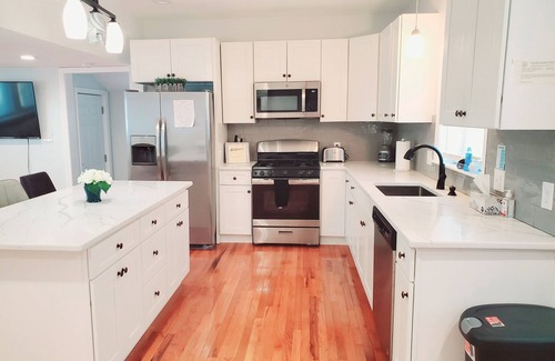 Everett House | Cozy 3bdr Free parking/Wifi, 5 min to Encore Close to Boston,Cambridge ,Salem