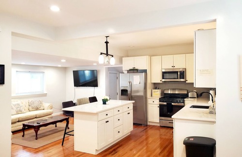 Everett House | Cozy 3bdr Free parking/Wifi, 5 min to Encore Close to Boston,Cambridge ,Salem