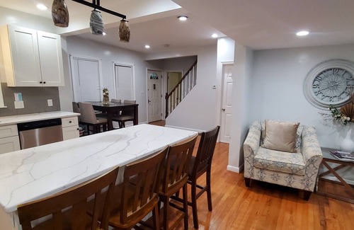Everett House | Cozy 3bdr Free parking/Wifi, 5 min to Encore Close to Boston,Cambridge ,Salem