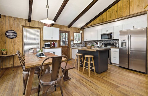 Williams Cabin | Cozy 3BDR Rogue Bear Cabin The Perfect Williams - Grand Canyon Getaway