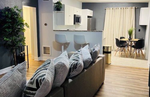 Pine Hills House | Cozy 3Bdrm Home Close To Orlando Fairgrounds, Downtown and Universal Studios!