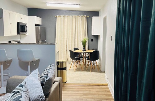 Pine Hills House | Cozy 3Bdrm Home Close To Orlando Fairgrounds, Downtown and Universal Studios!