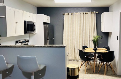 Pine Hills House | Cozy 3Bdrm Home Close To Orlando Fairgrounds, Downtown and Universal Studios!