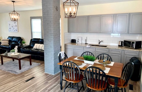 Niagara Falls House | Cozy 3BR 1BA Short drive to Niagara Falls