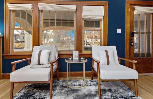 West Plaza House | Cozy 3BR Historic Home - Walk to Plaza & Westport