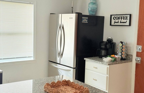 Westside House | Cozy 3BR Home Downtown w/Backyard+Wi-Fi+Parking