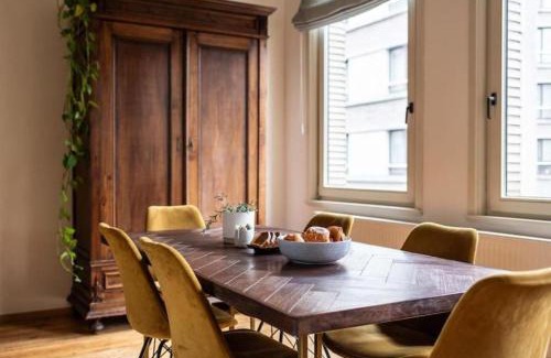 Harmonie Apartment | Cozy 3BR Home near Meir in Antwerp City Centre