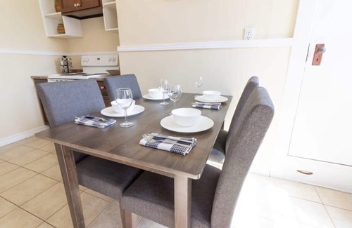 Saint John House | Cozy 3BR Loft in Heart of Uptown - Parking & Coffee