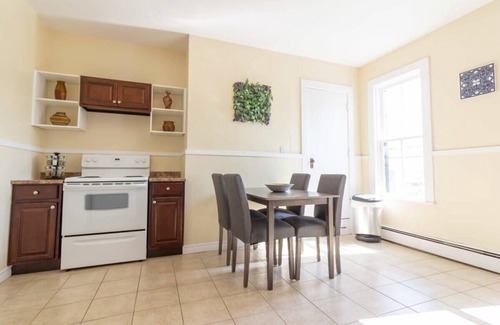 Saint John House | Cozy 3BR Loft in Heart of Uptown - Parking & Coffee