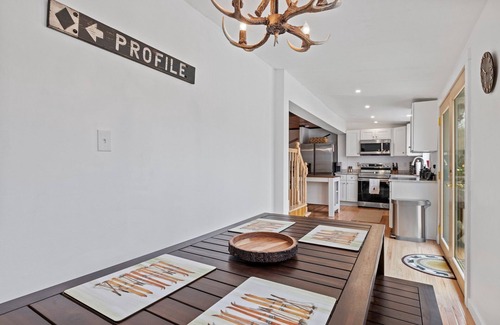 Bethlehem House | Cozy 3BR Retreat in Downtown Bethlehem - Hot Tub, Trails, Near Ski & Hike