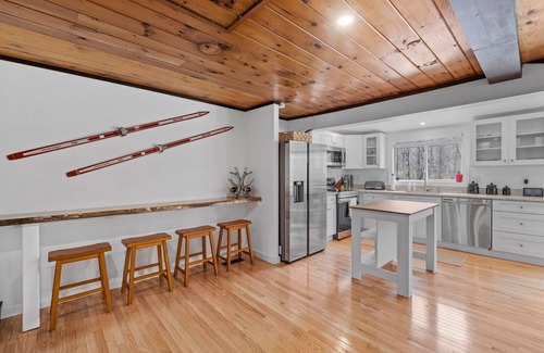 Bethlehem House | Cozy 3BR Retreat in Downtown Bethlehem - Hot Tub, Trails, Near Ski & Hike