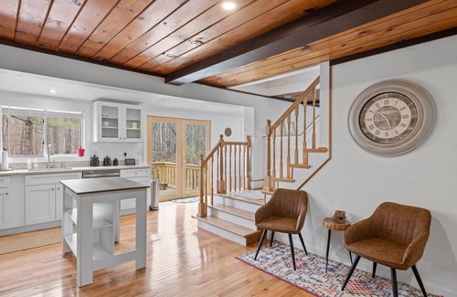 Bethlehem House | Cozy 3BR Retreat in Downtown Bethlehem - Hot Tub, Trails, Near Ski & Hike