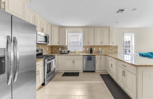 Lower Vailsburg House | Cozy 3BR with Easy Access to NYC, Seton Hall + American Dream Mall