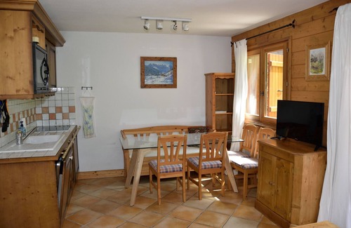 Les Houches Apartment | Cozy 3p RDJ in chalet view Chamonix Mont Blanc