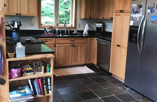 Rangeley Cabin | Cozy 4-bedroom cabin with views of Saddleback mountain- WiFi plus an EV charger
