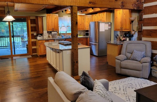 Broad Run Cabin | Cozy 4 Bedroom Cabin in Broad Run