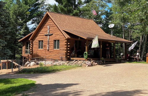 Suring Cabin | Cozy 4-bedroom cabin with AC and WiFi on 20 acres overlooking a private pond