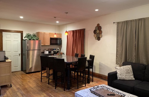 Niagara Falls House | Cozy 4 Bedroom Home Accommodates 10 in Niagara - USA