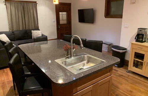 Niagara Falls House | Cozy 4 Bedroom Home Accommodates 10 in Niagara - USA