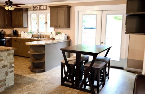 Robbinsville House | Cozy 4-bedroom house in Robbinsville with AC, WiFi, private pool, and hot tub.