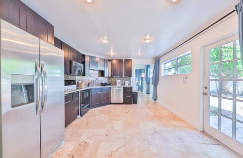 Highland Garden House | Cozy 4-bedroom house in enjoyable Hollywood with AC, WiFi