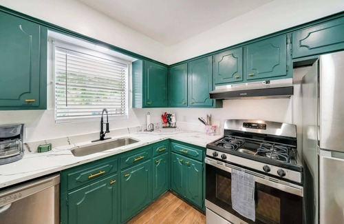 North San Antonio - SAT House | Cozy 4BR House with BBQ near Six Flags & SeaWorld