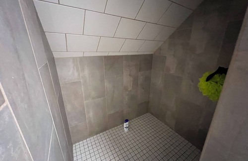Omaha House | Cozy 5 Bedroom 3 Bath Omaha Home. Sleeps 14 w/Lots of parking!