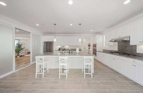 Ontario House | Cozy 5B4.5B|Communal Pool|Pets OK|Garage & Driveway|Specious Backyard #42465