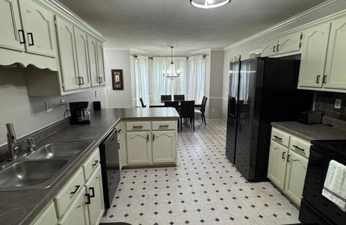 Olive Branch House | Cozy 5BR/2.5BA- Brick Home in Olive Branch