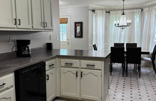 Olive Branch House | Cozy 5BR/2.5BA- Brick Home in Olive Branch