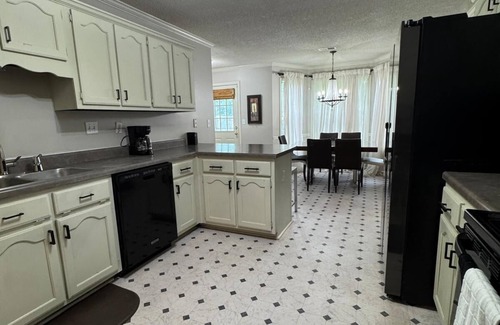 Olive Branch House | Cozy 5BR/2.5BA- Brick Home in Olive Branch