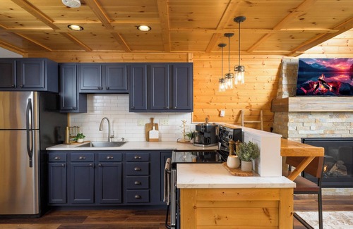 Twin Lakes Cabin | Cozy A-Frame, Forest Retreat w Hot Tub & Fire Pit - Twin Lakes