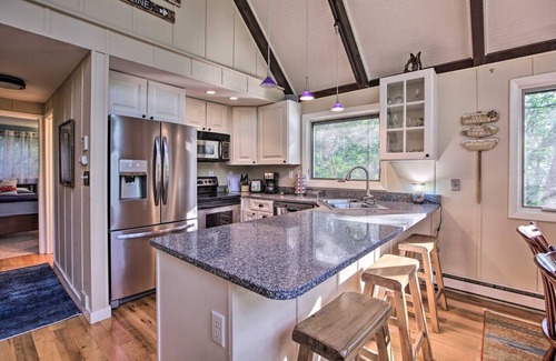 Wintergreen Cabin | COZY A-Frame Spacious Deck w/Grill