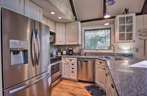 Wintergreen Cabin | COZY A-Frame Spacious Deck w/Grill