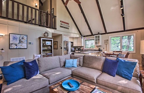 Wintergreen Cabin | COZY A-Frame Spacious Deck w/Grill