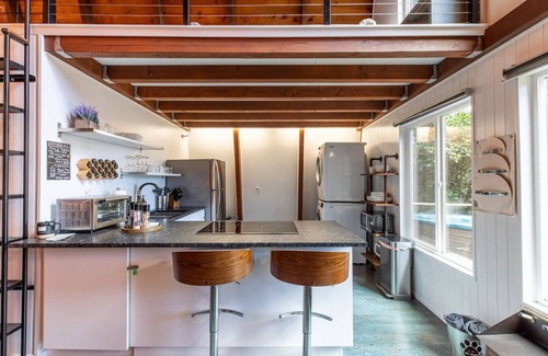 Lakeside Cabin | Cozy A-Frame w/Spa+14 acres+EV+Trails+Lake Access