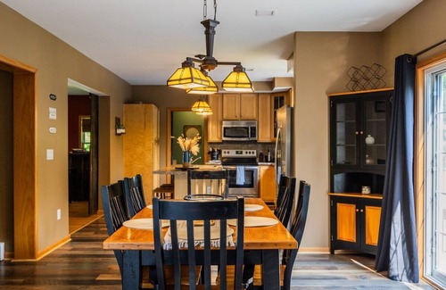 Lake George House | Cozy Adirondack Lodge in Lake George