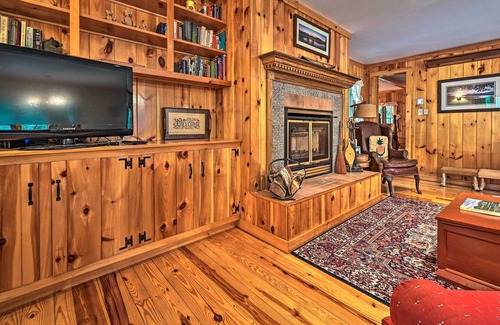 Schroon Lake Cabin | Cozy ADK Cabin with Porch: Walk to Schroon Lake!