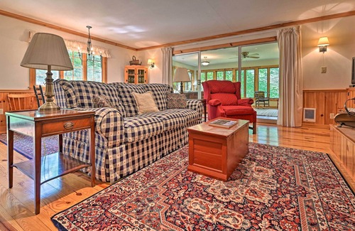 Schroon Lake Cabin | Cozy ADK Cabin with Porch: Walk to Schroon Lake!