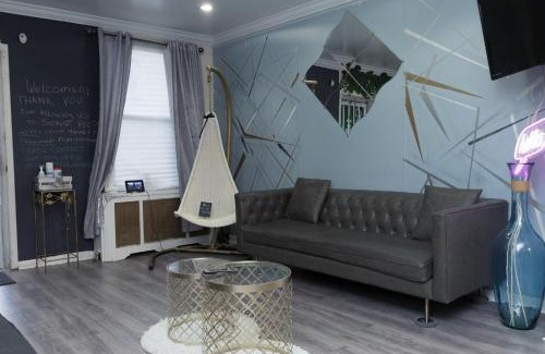 Eastwick House | Cozy airport area hideaway