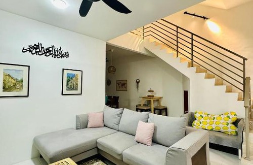 Bota House | Cozy All Four Bedroom with Aircond Stay wifi and Netflix