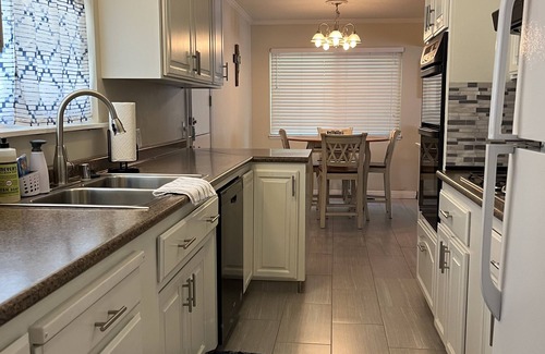 Chico House | Cozy All Hardwood Home w private POOL in Chico, Ca.