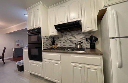 Chico House | Cozy All Hardwood Home w private POOL in Chico, Ca.