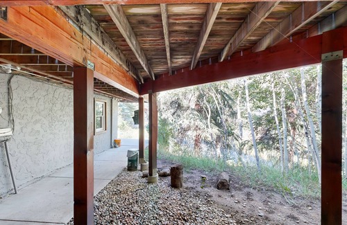 Intermountain Apartment | Cozy Alpine Studio w/High-End Mattresses, Hot Tub & Full Kitchen