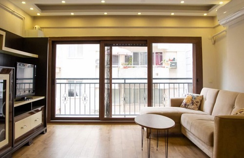 Karsiyaka Apartment | Cozy and Central Flat near Shore in Karsiyaka