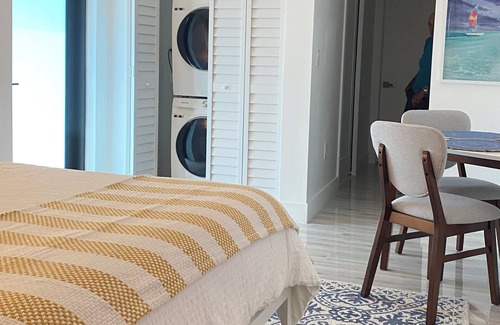 North Miami Cottage | COZY AND CENTRIC STUDIO
