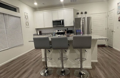 Commerce City House | Cozy and cheerful family-sized home 12mins from DIA