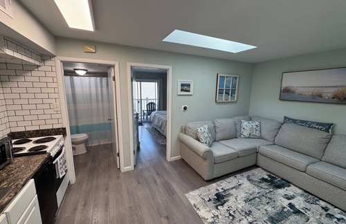 North End Condo | Cozy and Clean Boardwalk/Beach Block Condo with Parking and Pool