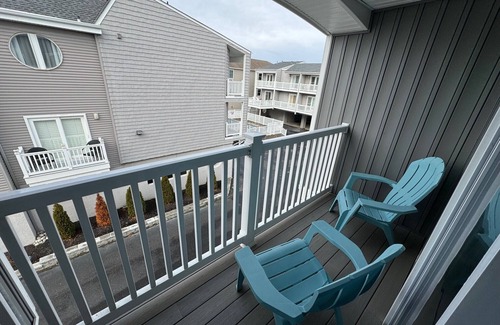 North End Condo | Cozy and Clean Boardwalk/Beach Block Condo with Parking and Pool